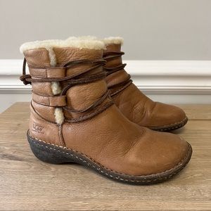 UGG CASPIA Tan Sheepskin Leather Ankle Boots Lace Up Shearling